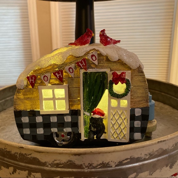 Lighted Snowy Christmas Camper With Cardinals & A Black Lab Resin Decor - Picture 15 of 16